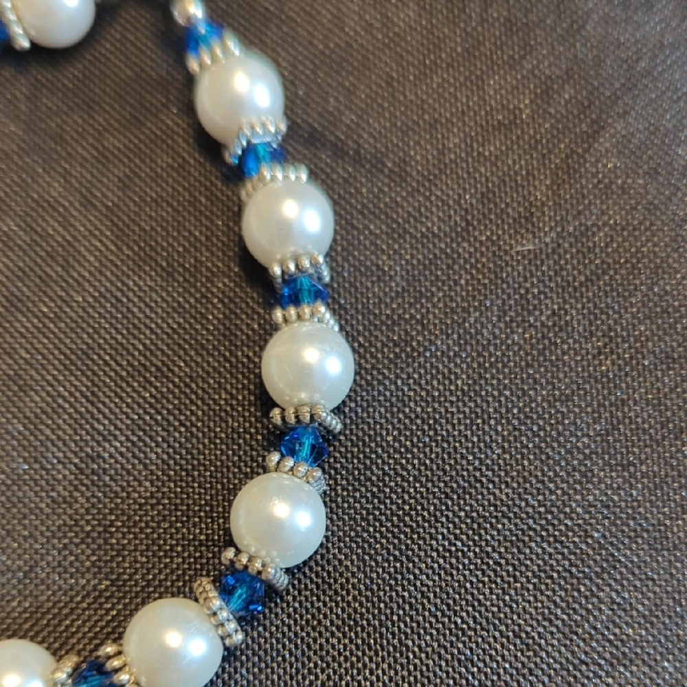 Elegant Blue and White Beaded Bracelet - Picture 2 of 4